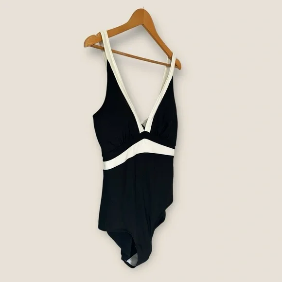 Dkny Black and White Colorblock One Piece Swimsuit - Picture 7 of 11